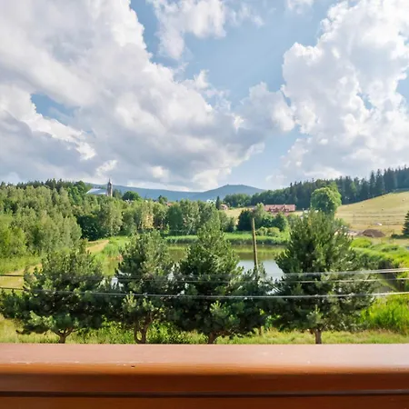 Blue And Beige With Mountain View And Parking By Renters شقة شكلارسكا بوريبا
