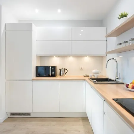 Blue And Beige With Mountain View And Parking By Renters *