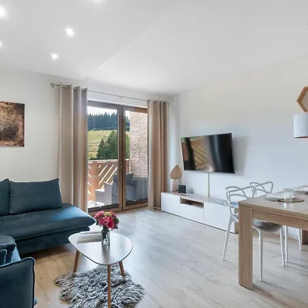 Blue And Beige With Mountain View And Parking By Renters * شكلارسكا بوريبا